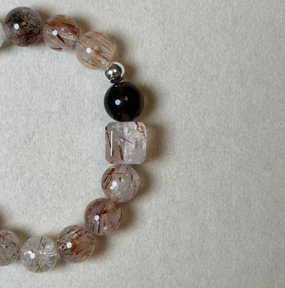Masion Mavien Crimson Thread Bracelet